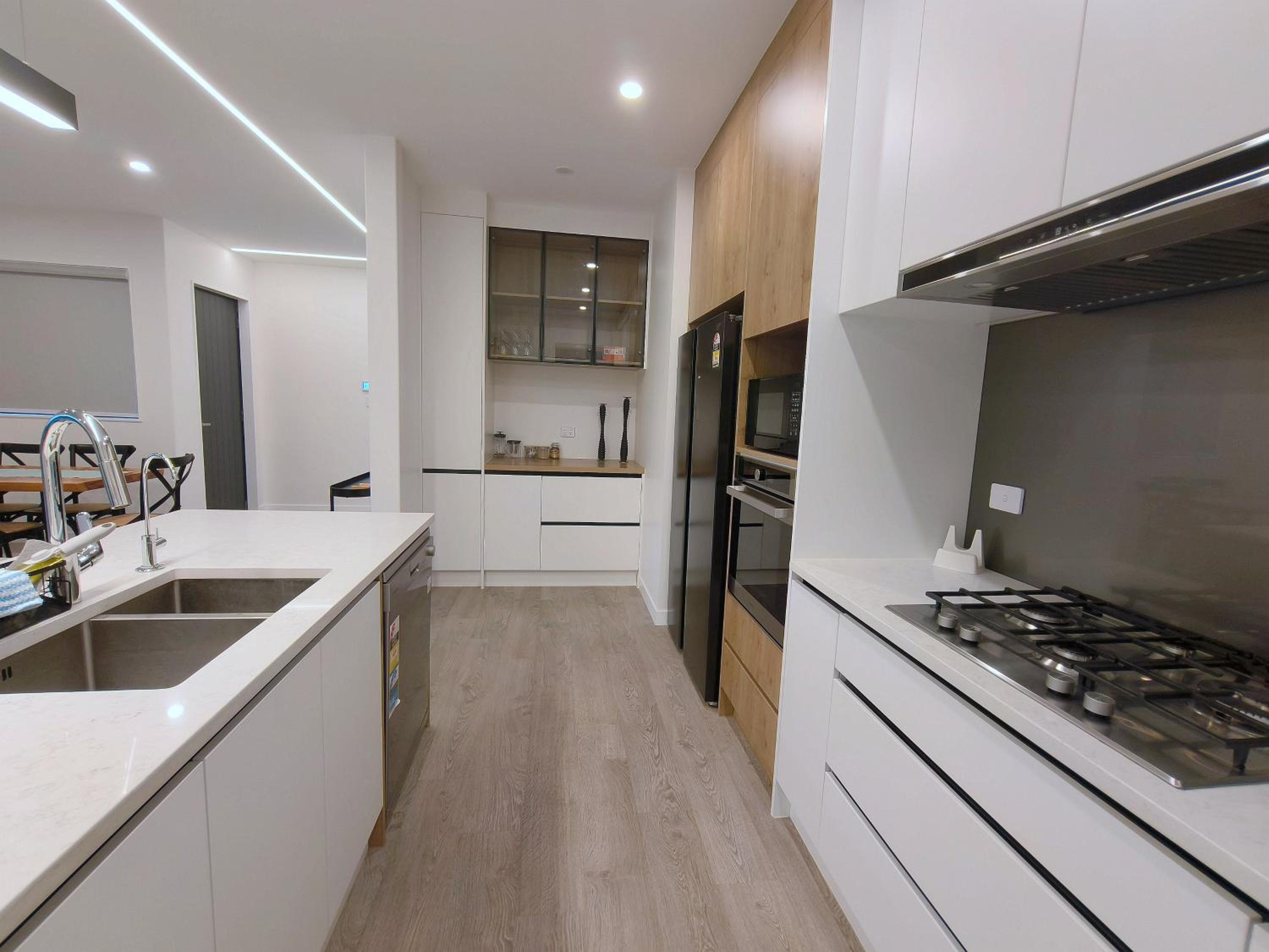 Stylish Family Retreat in Hillcrest Spa 4 Bedroom and Playroom