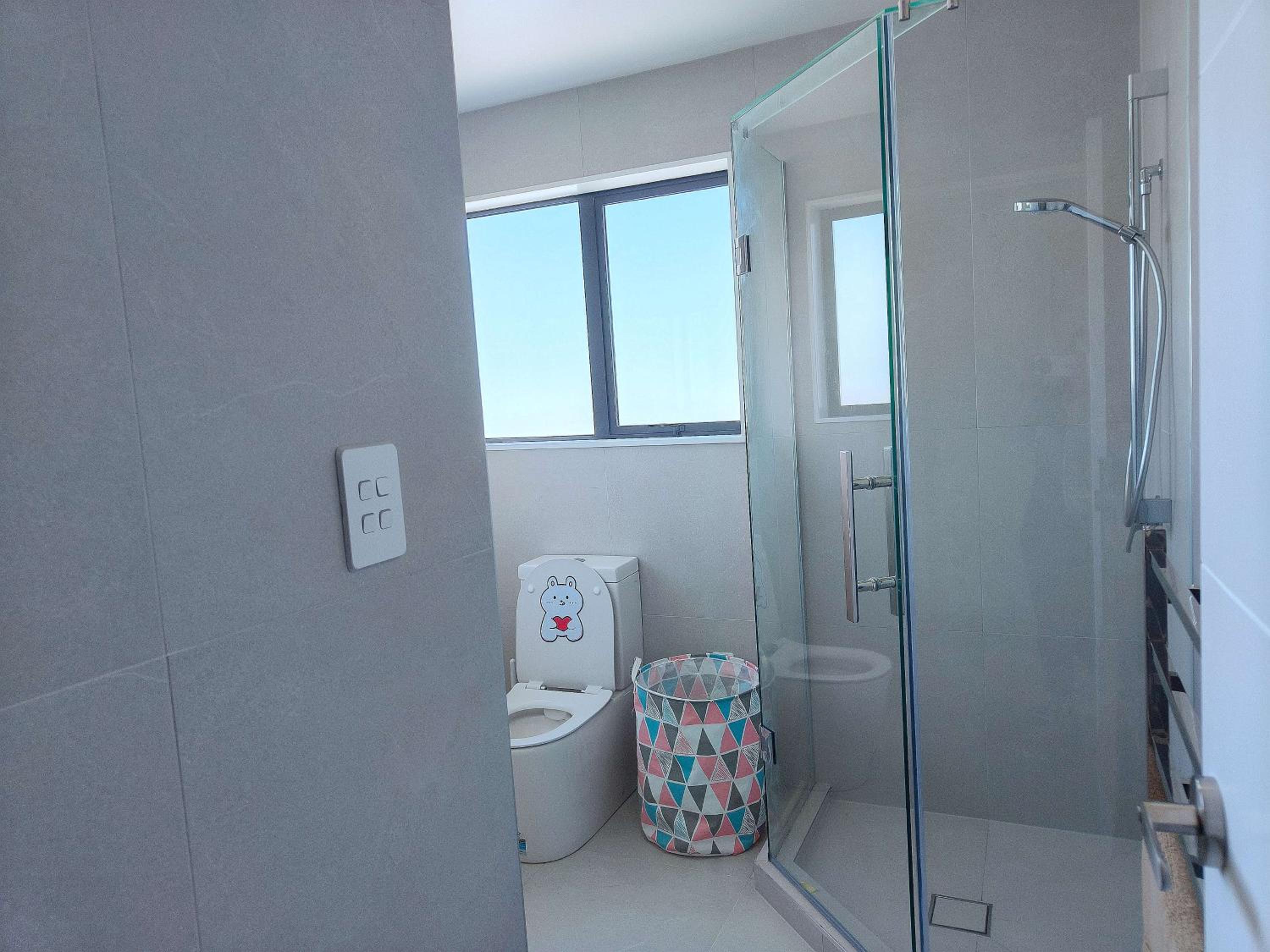 Stylish Family Retreat in Hillcrest Spa 4 Bedroom and Playroom