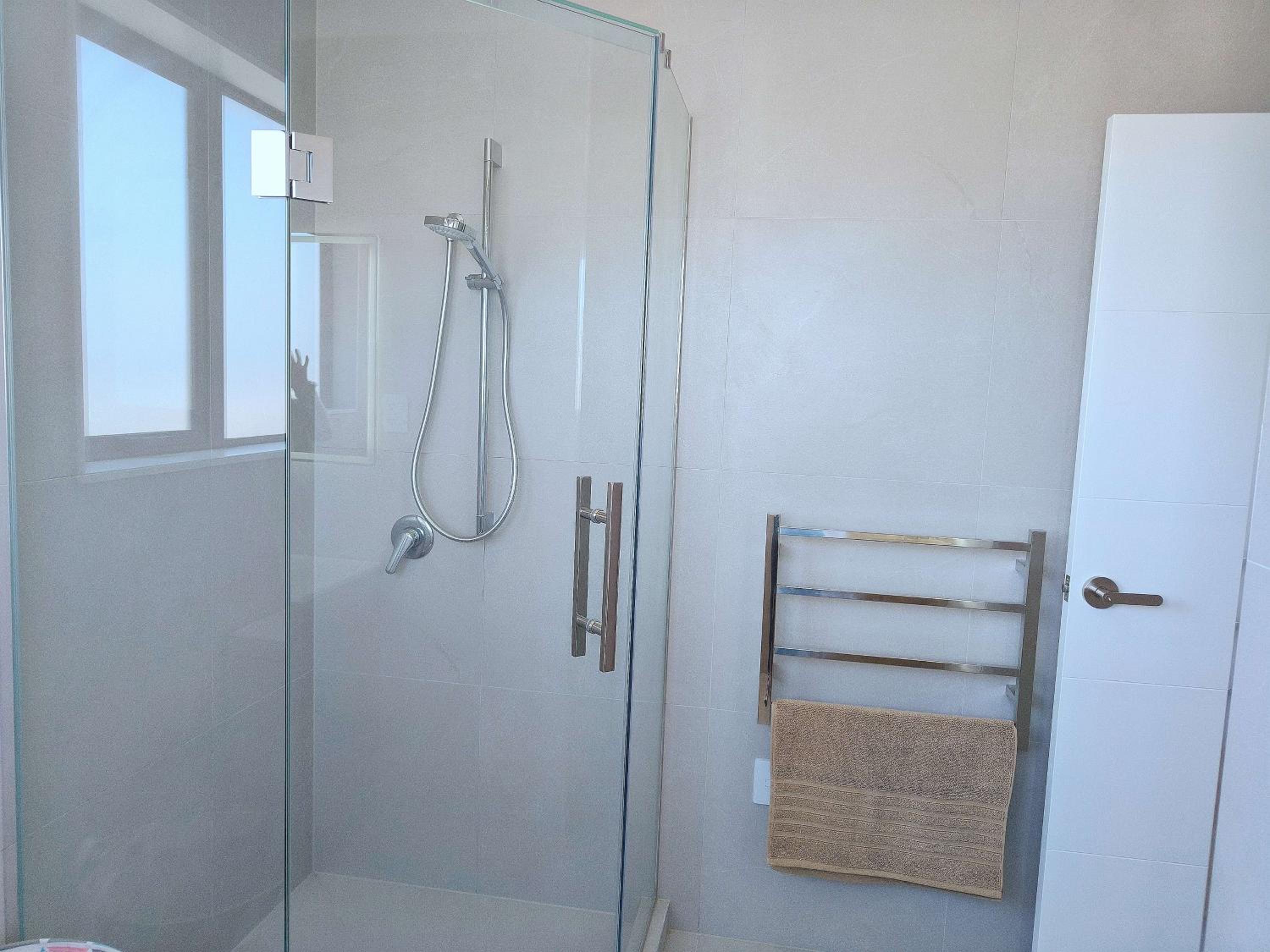 Stylish Family Retreat in Hillcrest Spa 4 Bedroom and Playroom