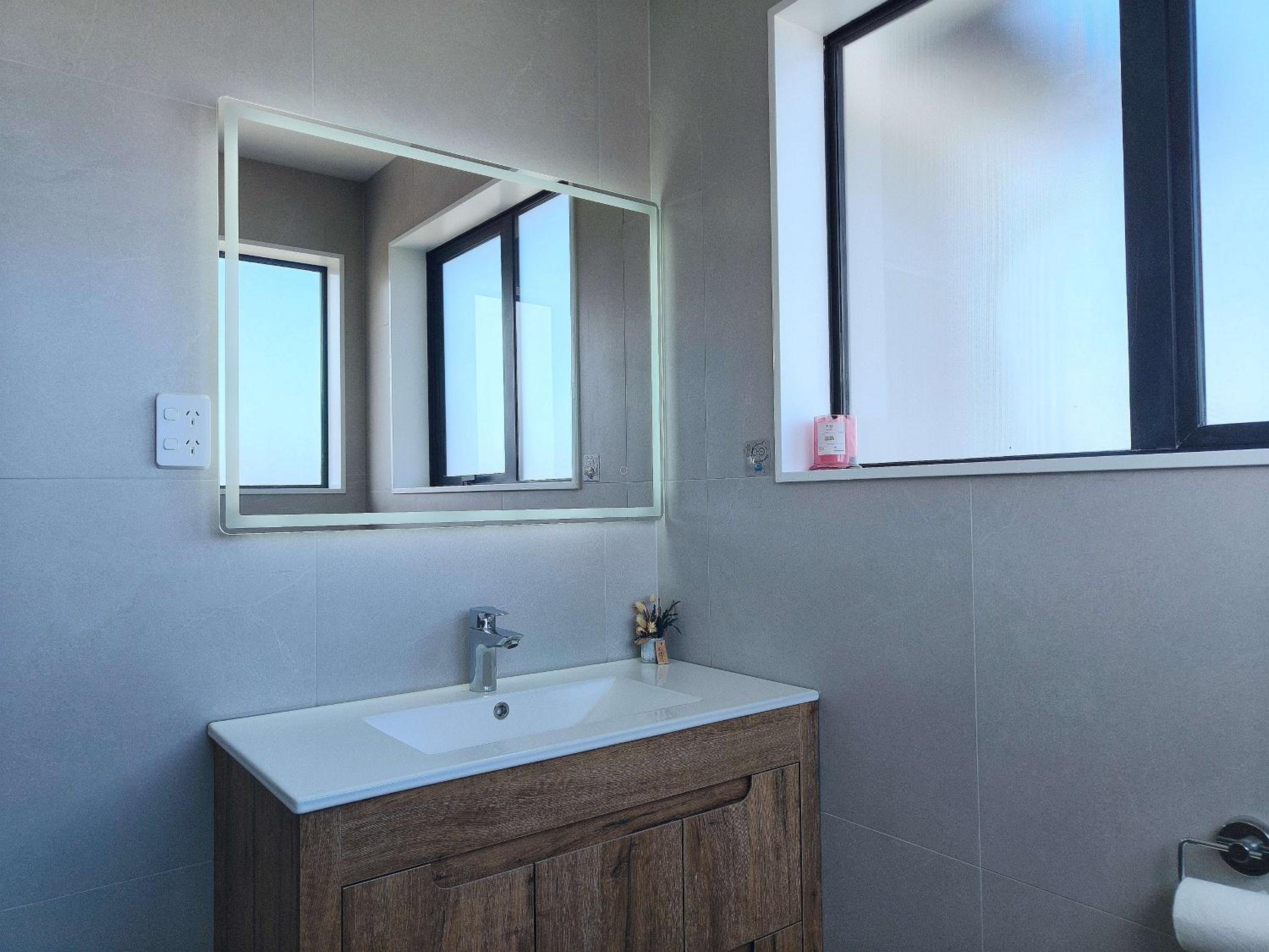 Stylish Family Retreat in Hillcrest Spa 4 Bedroom and Playroom