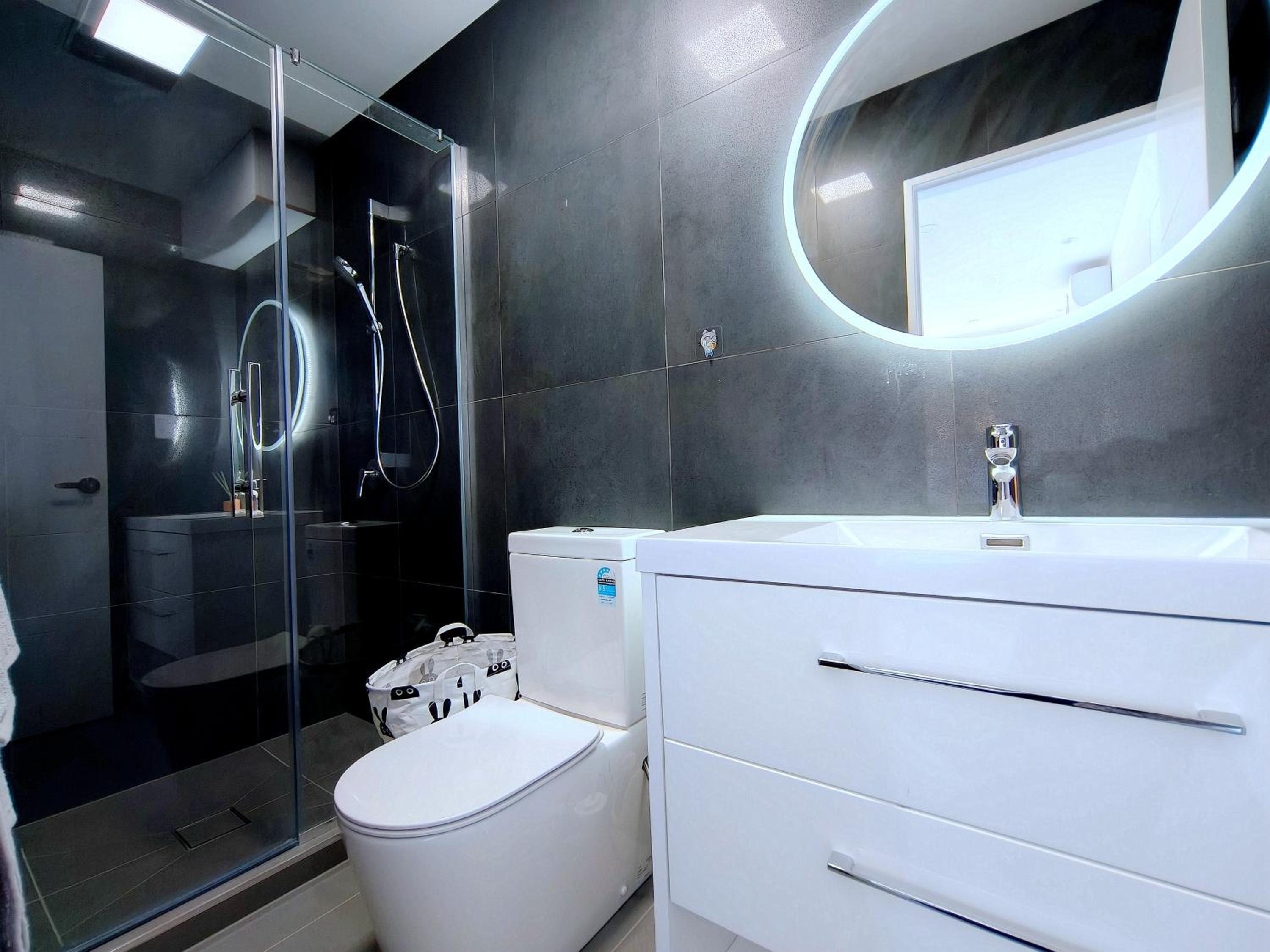 Stylish Family Retreat in Hillcrest Spa 4 Bedroom and Playroom