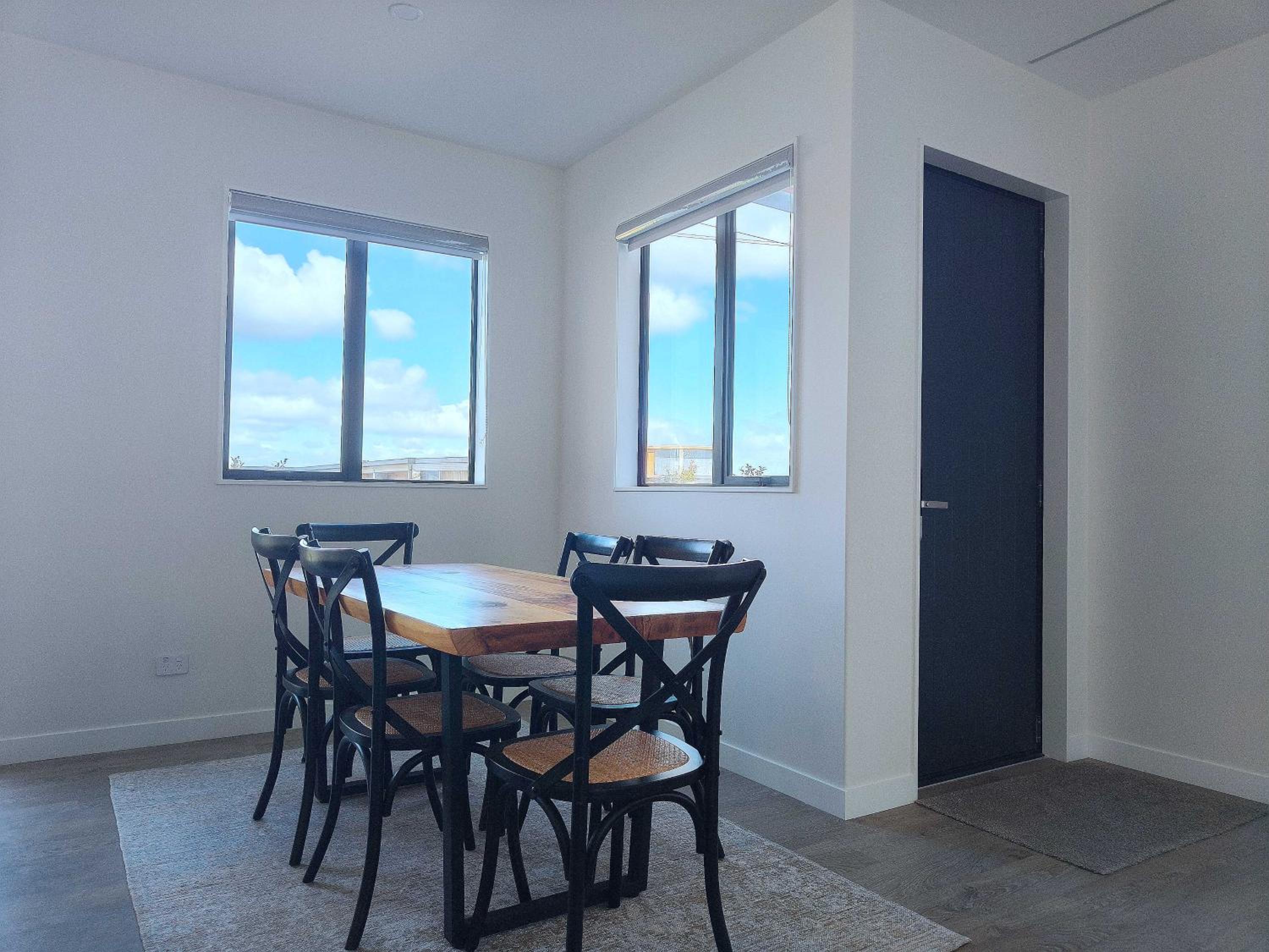 Stylish Family Retreat in Hillcrest Spa 4 Bedroom and Playroom