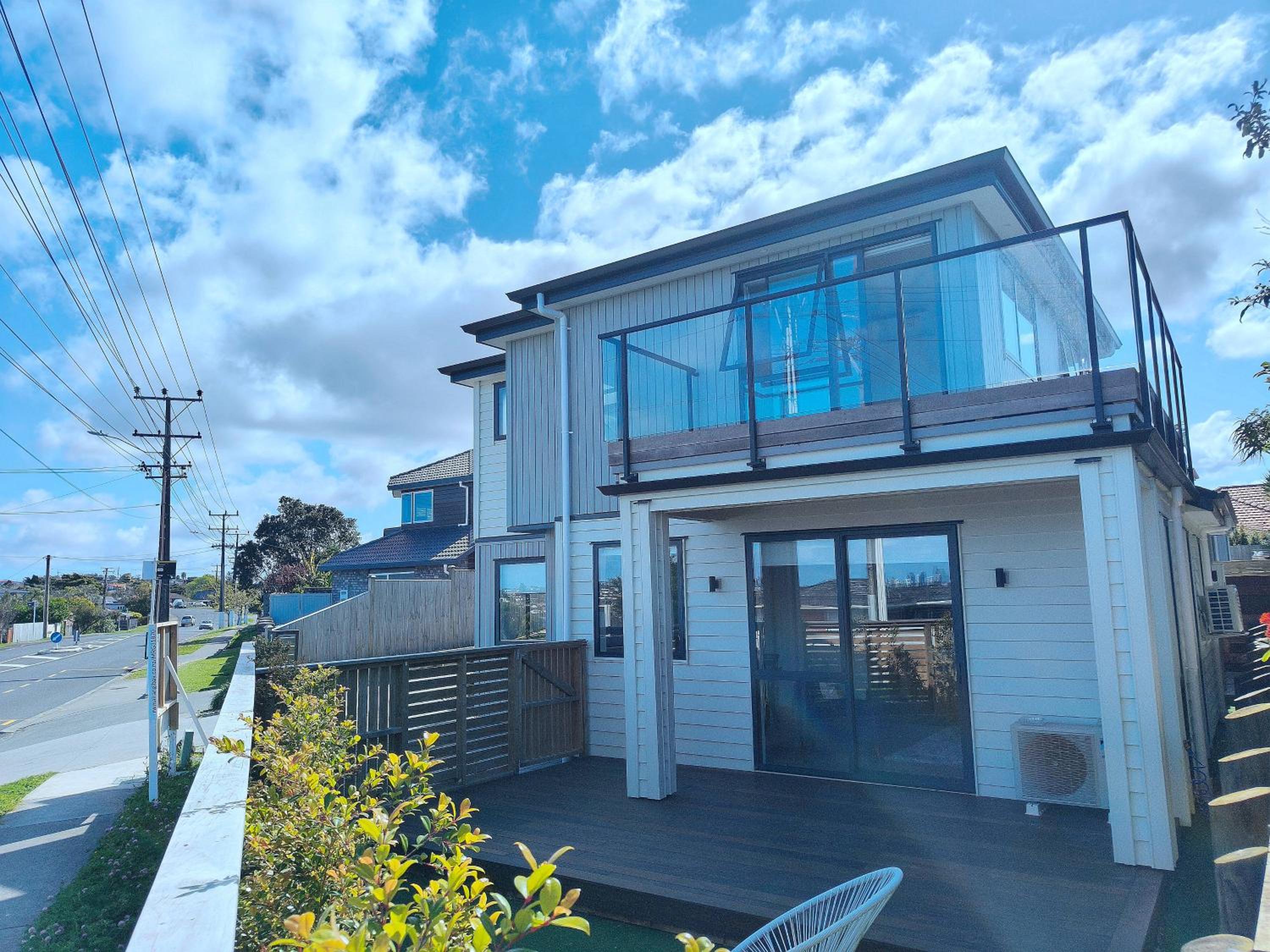Stylish Family Retreat in Hillcrest Spa 4 Bedroom and Playroom