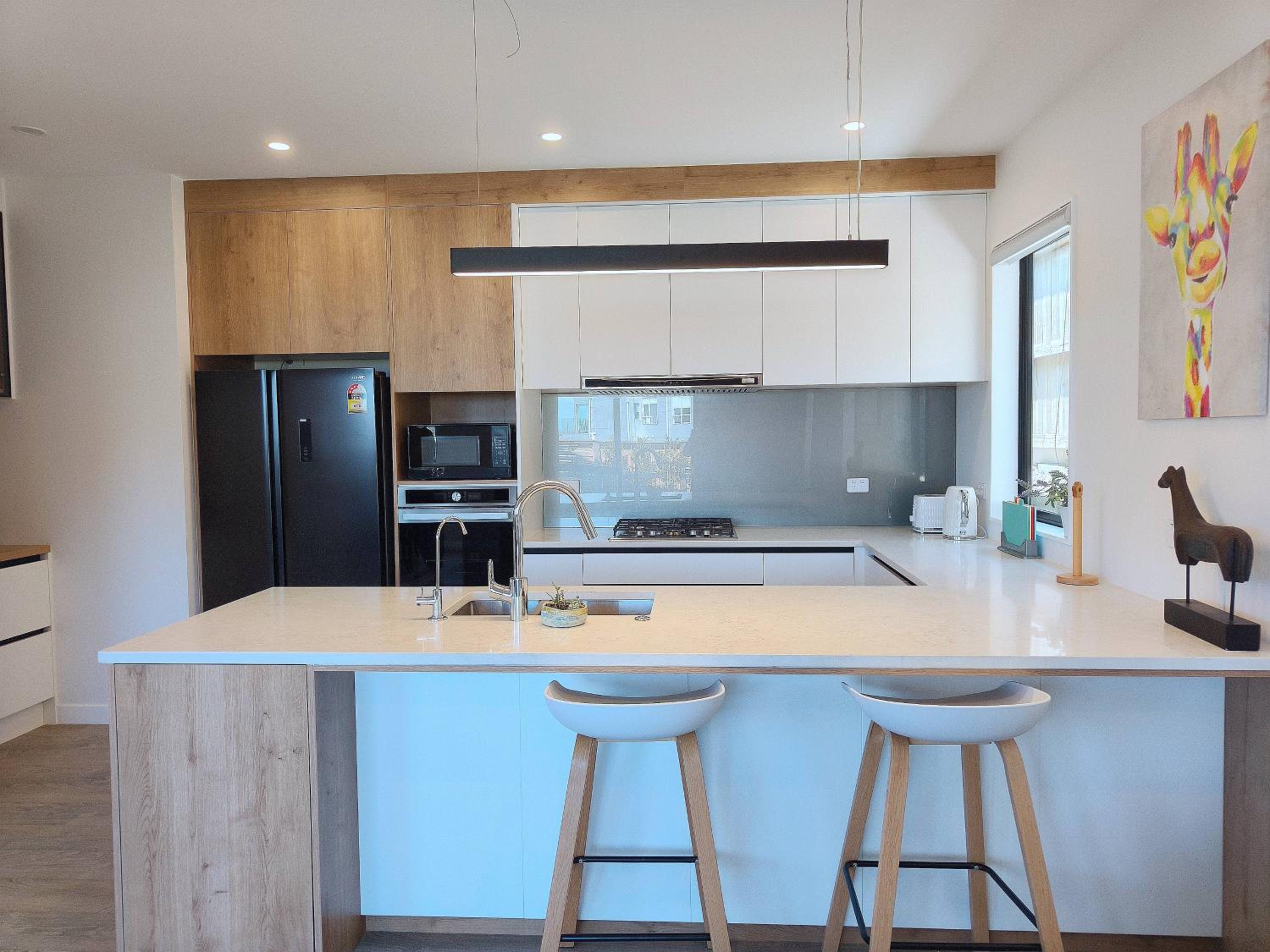 Stylish Family Retreat in Hillcrest Spa 4 Bedroom and Playroom