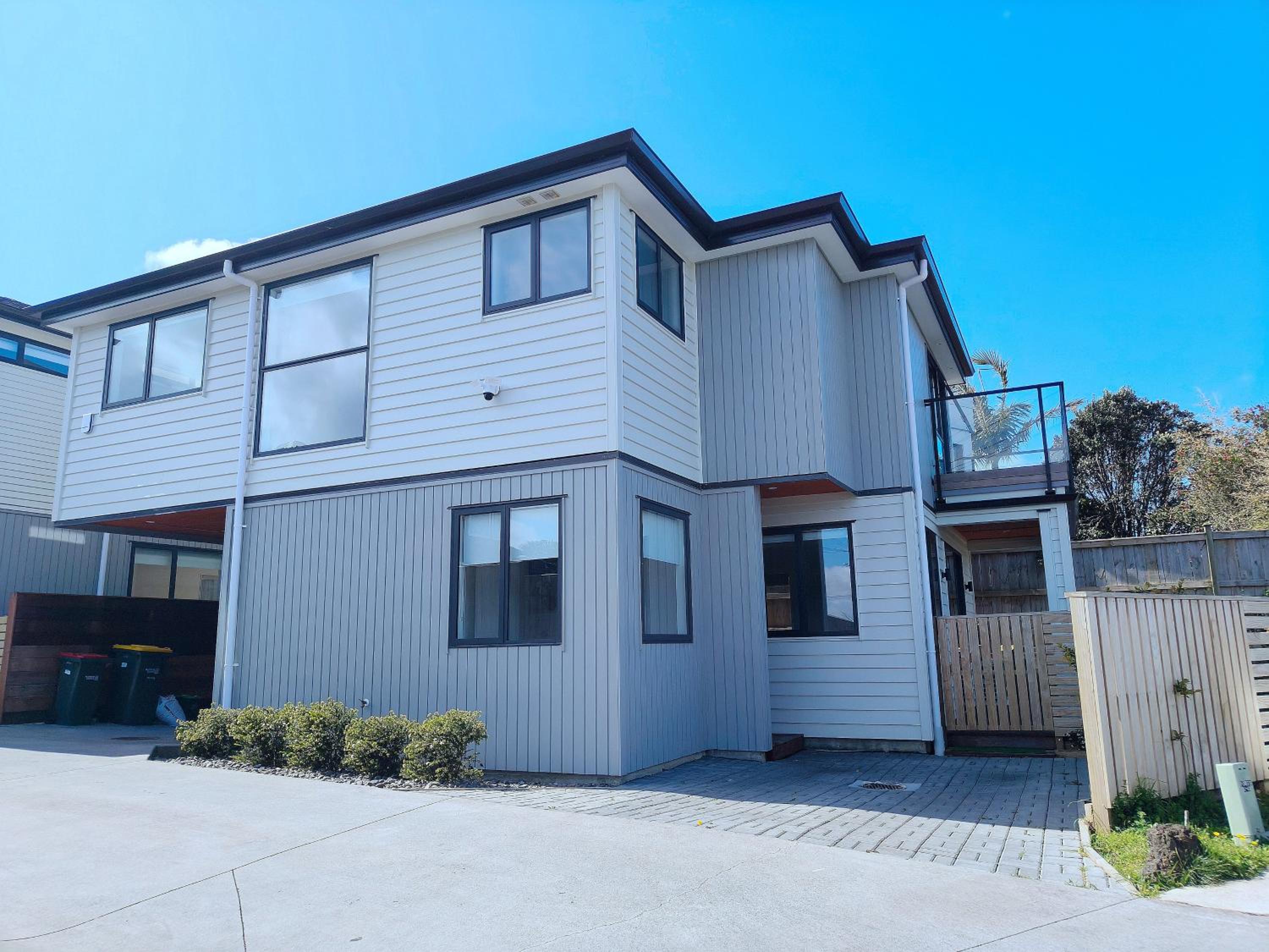 Stylish Family Retreat in Hillcrest Spa 4 Bedroom and Playroom