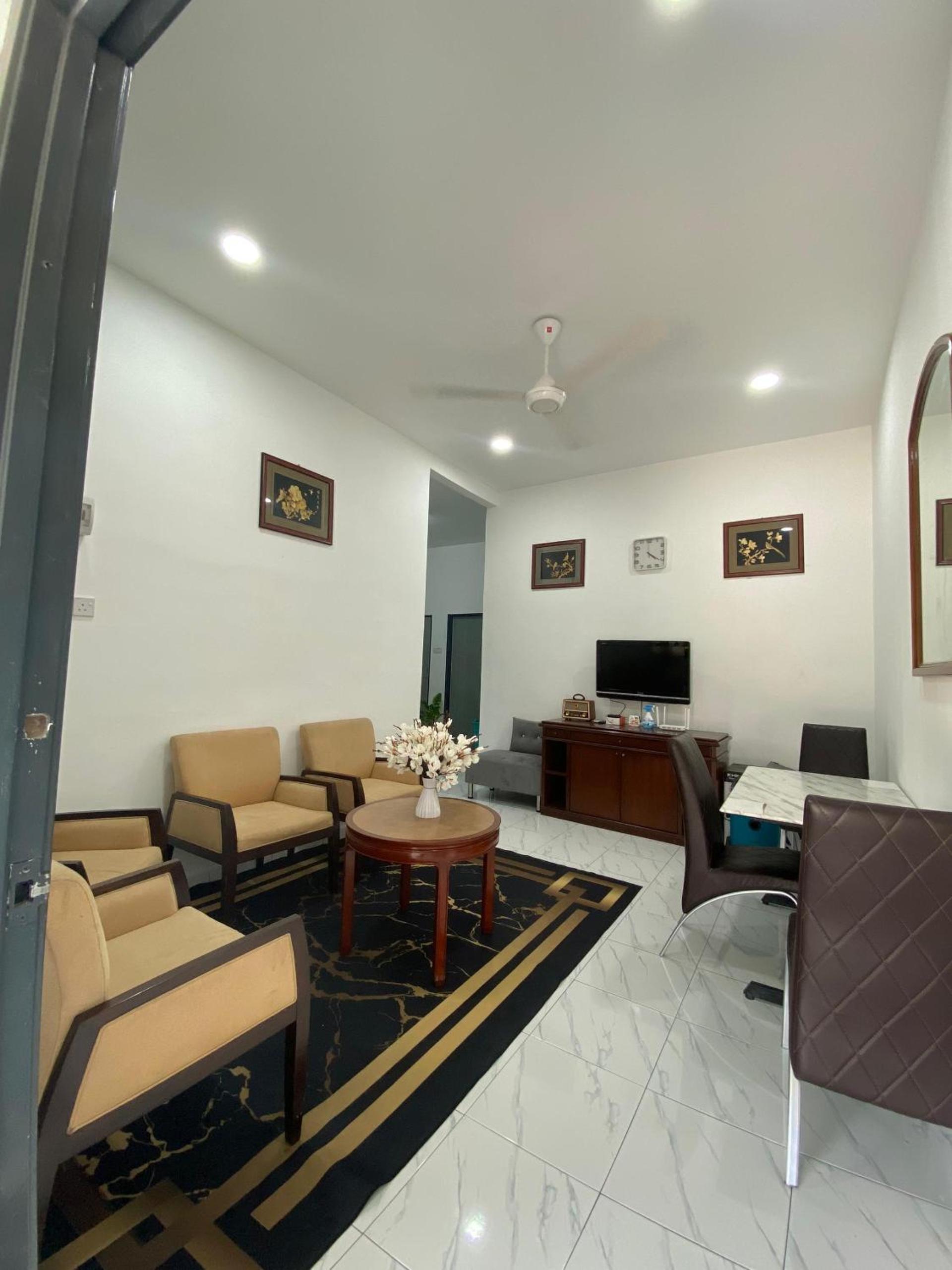 Kencana L&K Homestay photo 3