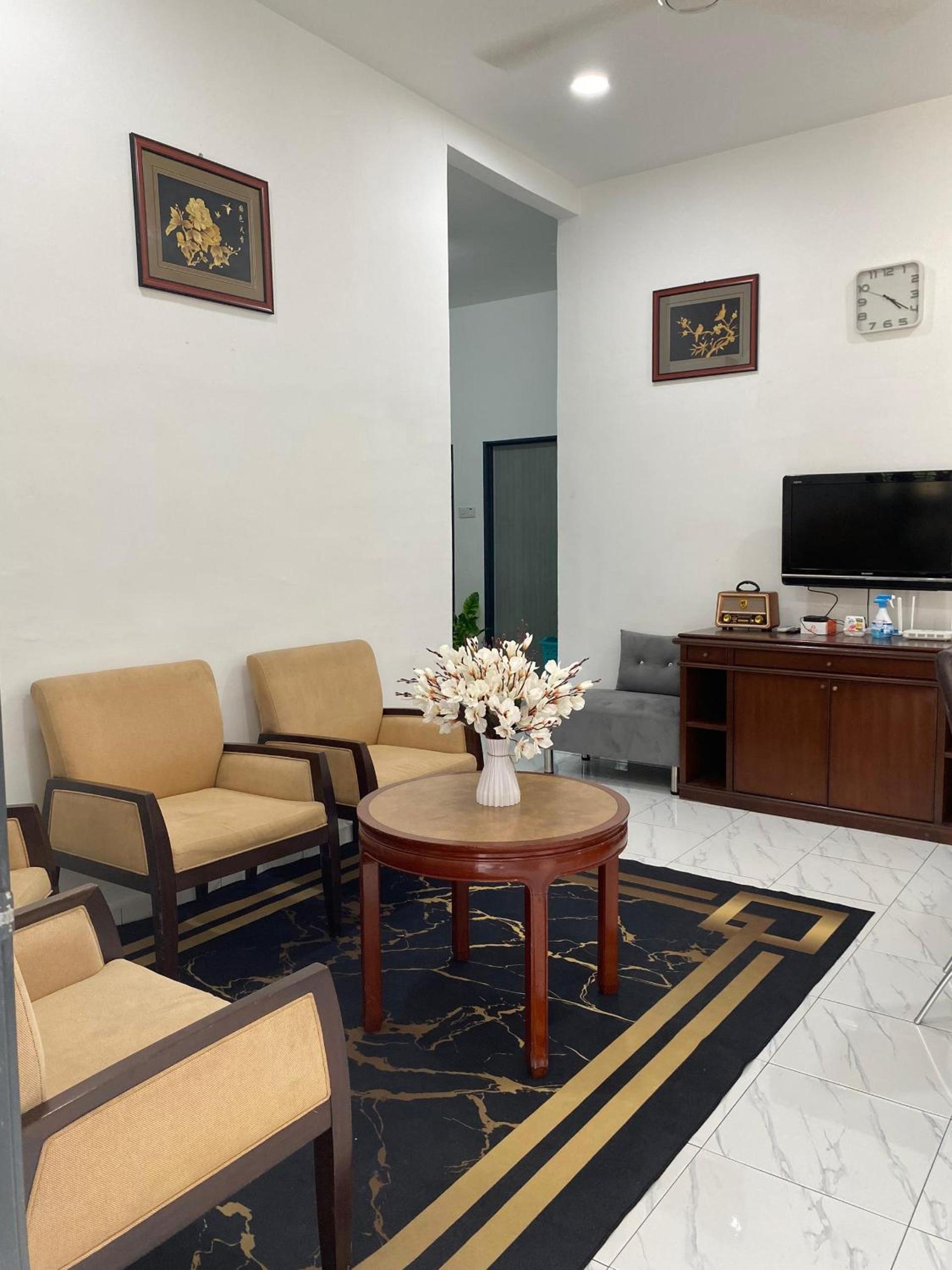 Kencana L&K Homestay photo 2