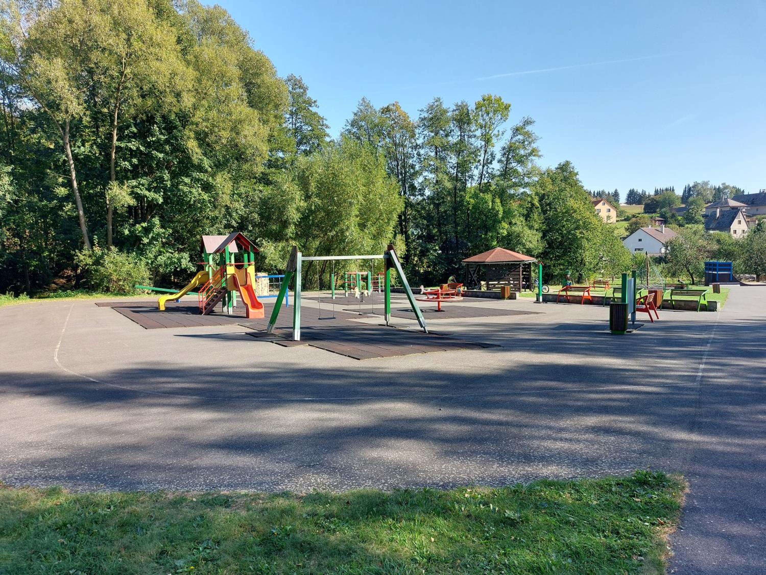 Roubenka u potoka Výprachtice view 2