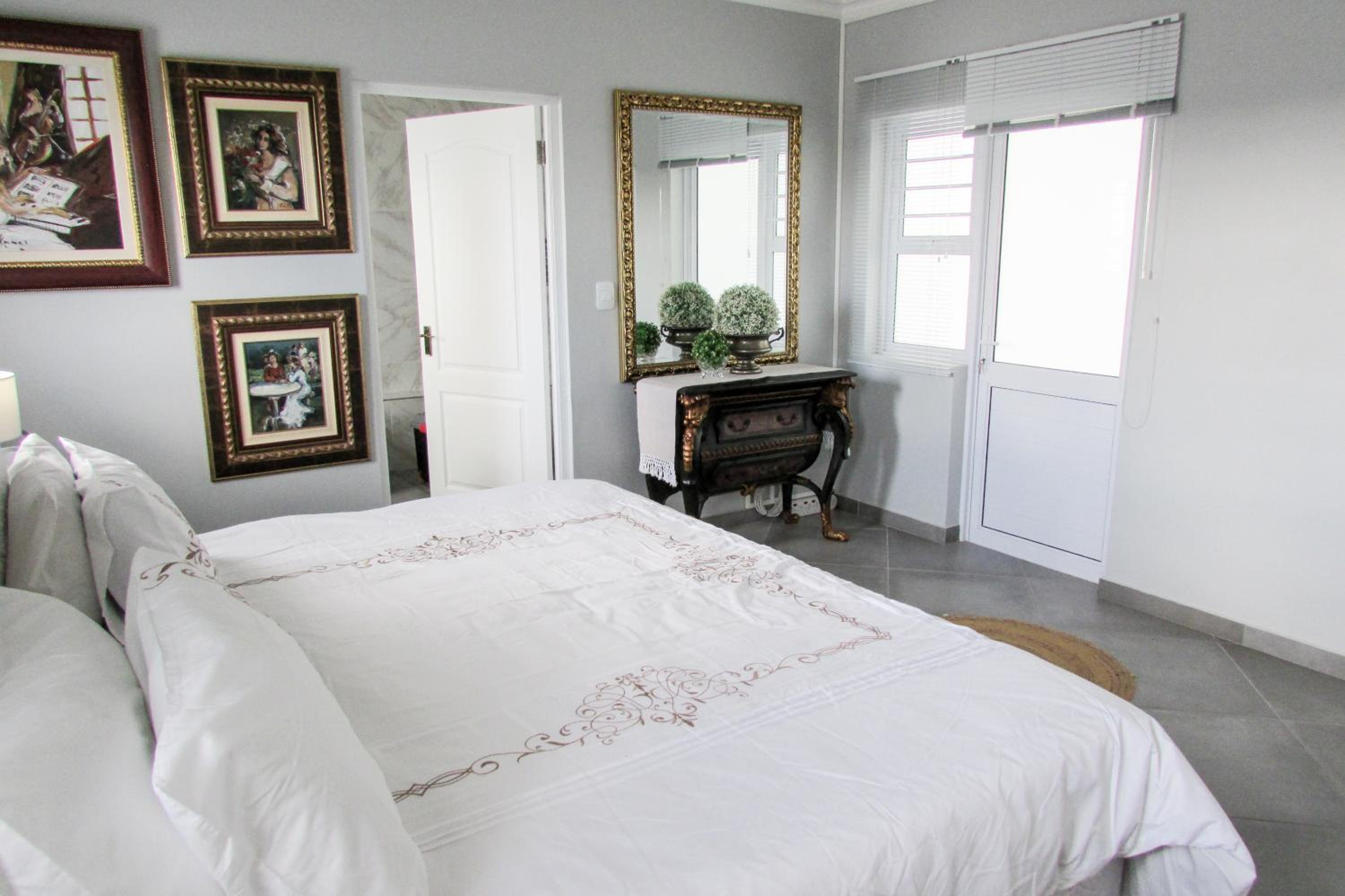 Lampies Bay Hideaway Close to the Shore