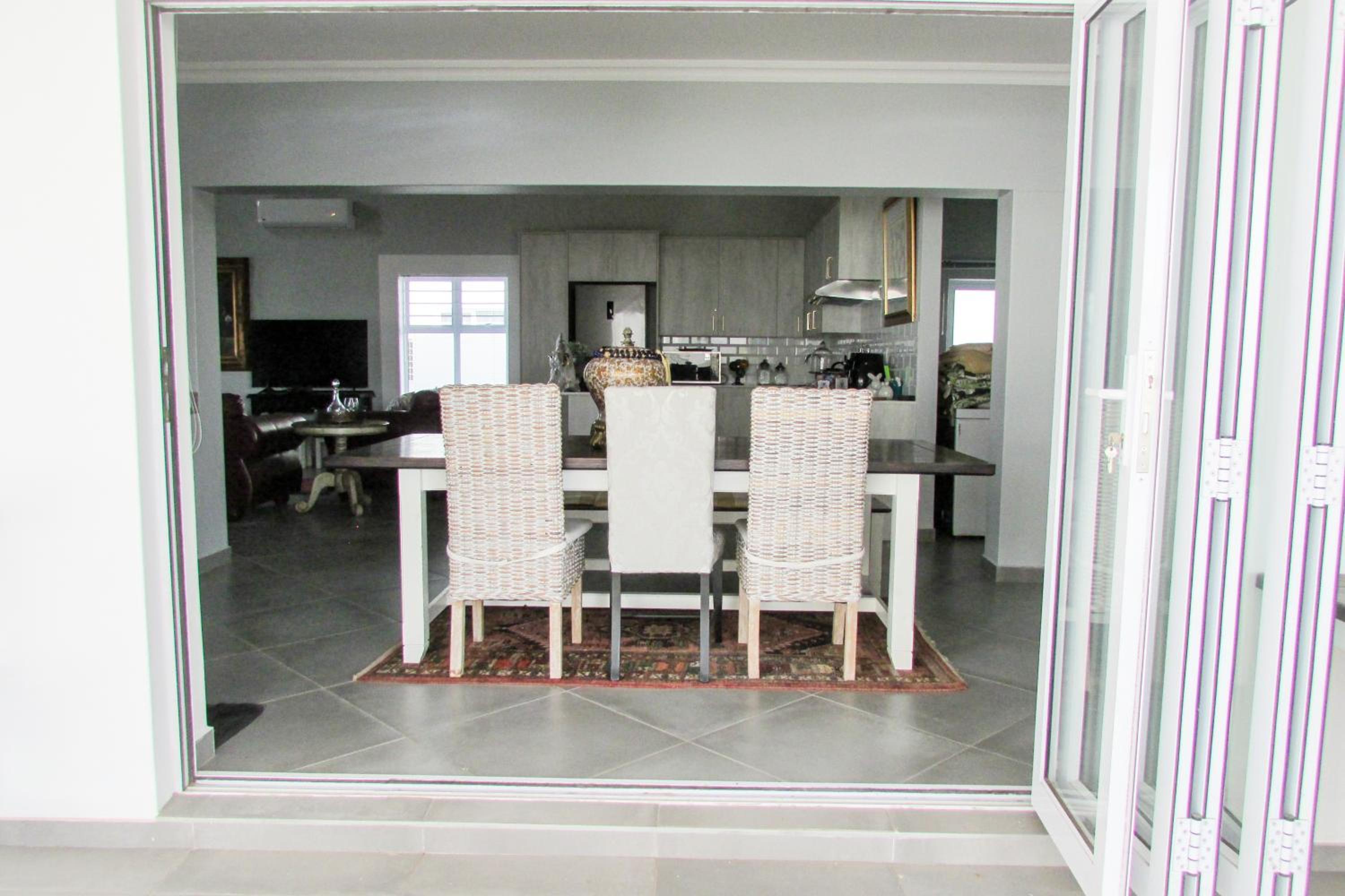 Lampies Bay Hideaway Close to the Shore