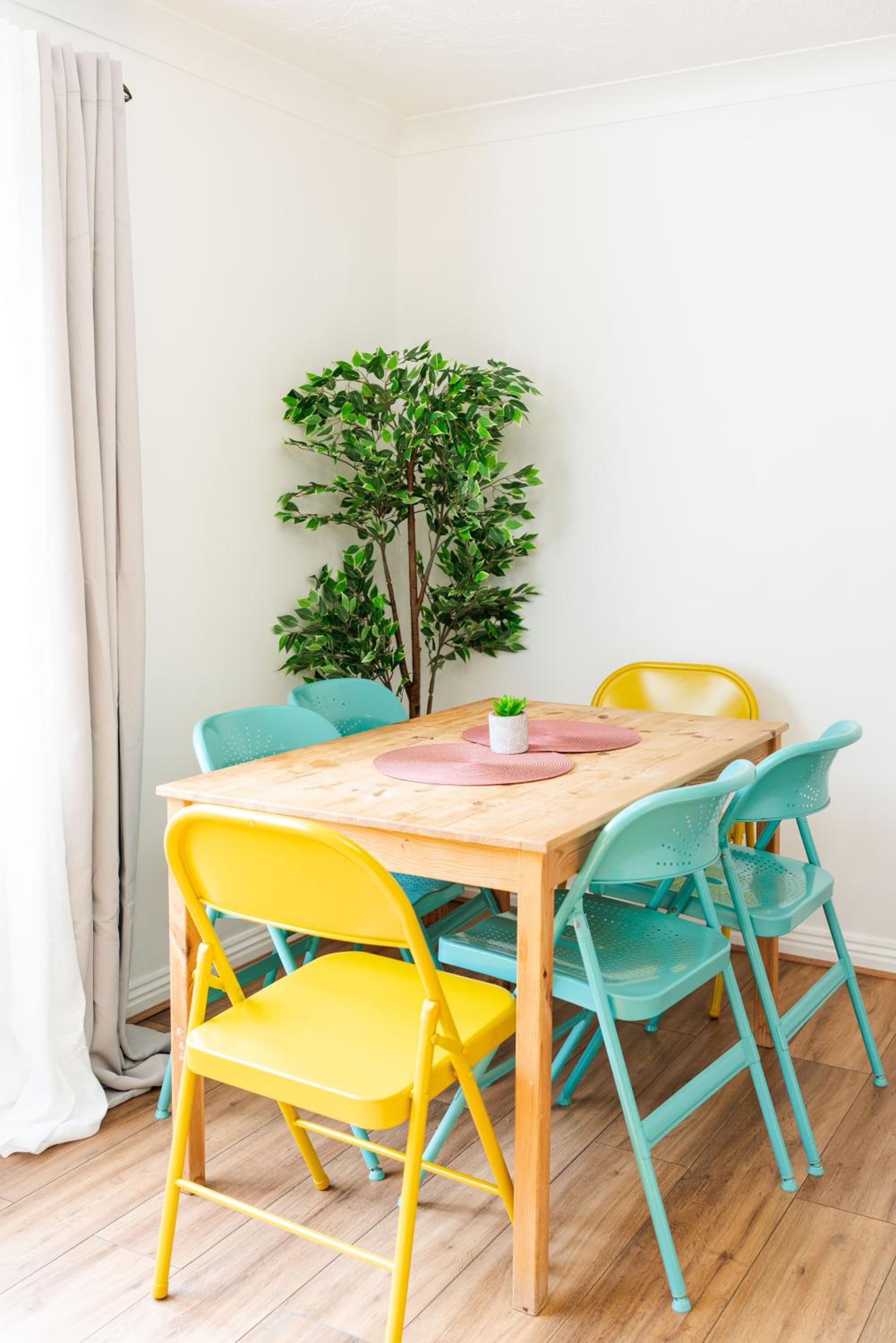 Luxury Spacious 3 Bedroom, 3 Bathroom Apartment, Walk to Soho, West End, Covent Garden, China Town, Piccadilly in Minutes