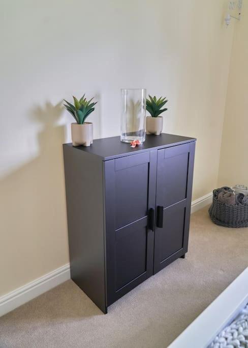 Modern 2 Bedroom Wokingham Apartment, En Suite, Free WiFi, On Site Parking, Guests 4, photo 24