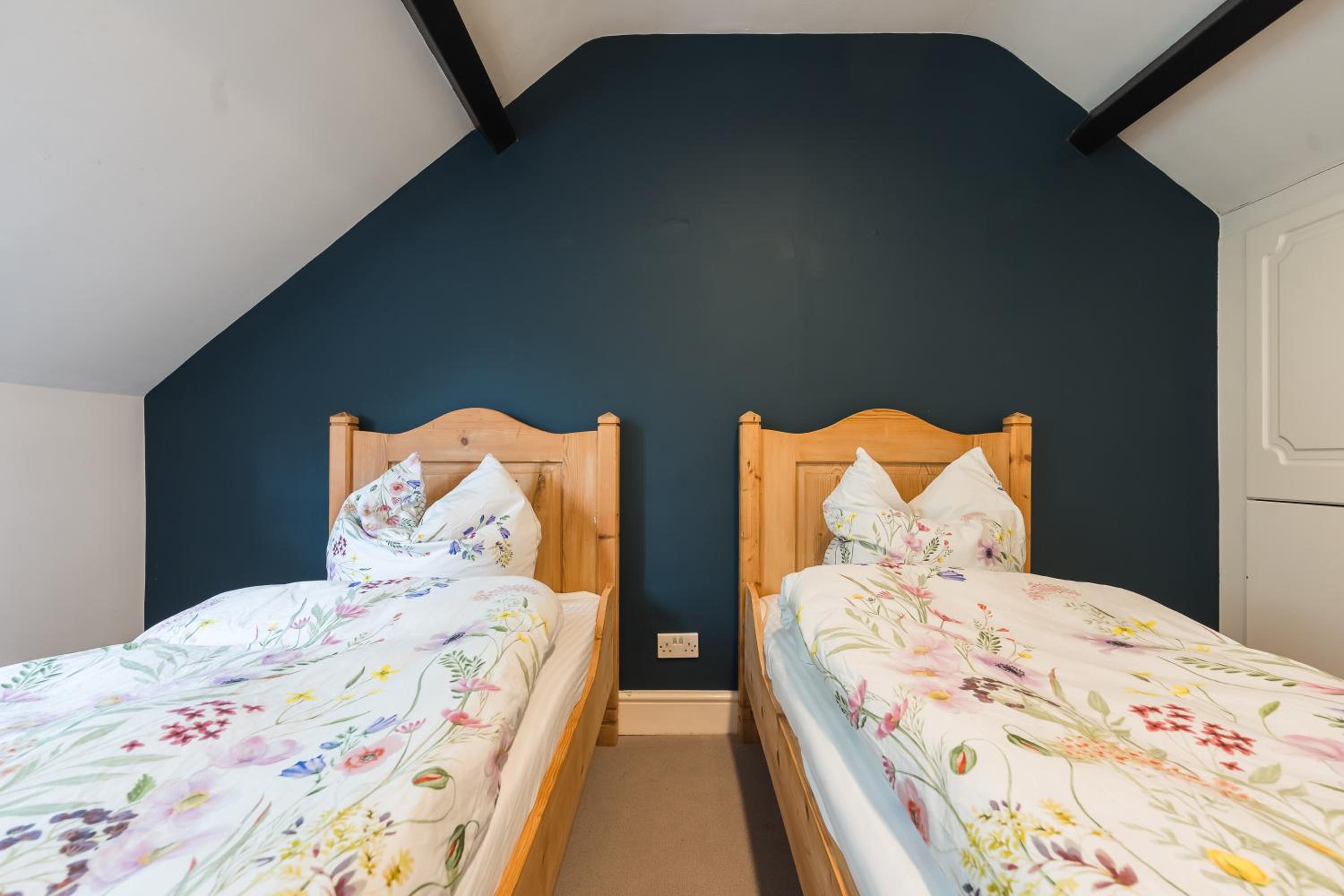 Luxurious Victorian Villa in Charming Cotham view 2