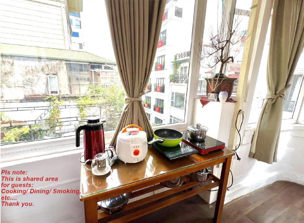 Nice room located right next to the Old Quarter Căn phòng nhiều ánh sáng tại ngay gần phố đi bộ Hồ Gươm