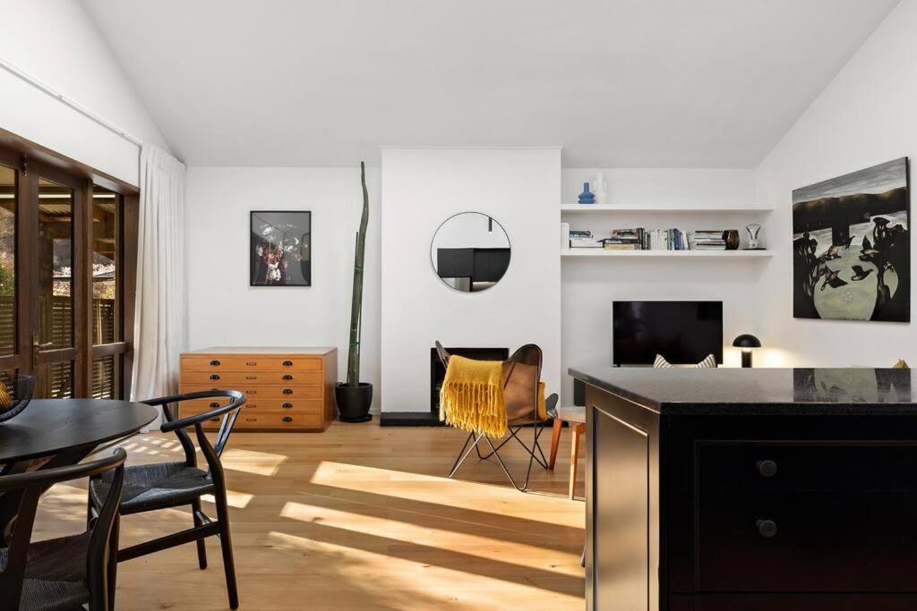 Central Location Holiday Home