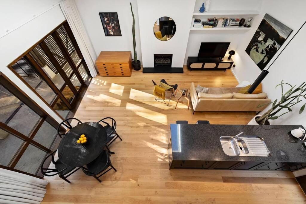 Central Location Holiday Home