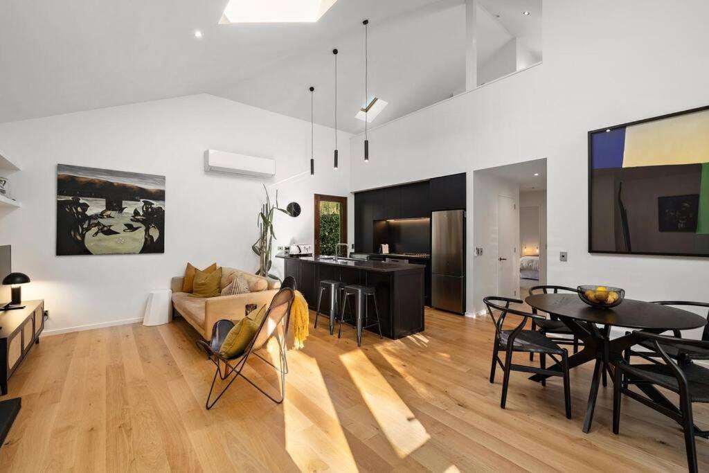 Central Location Holiday Home