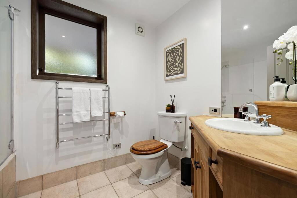 Central Location Holiday Home