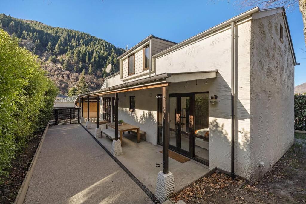 Central Location Holiday Home