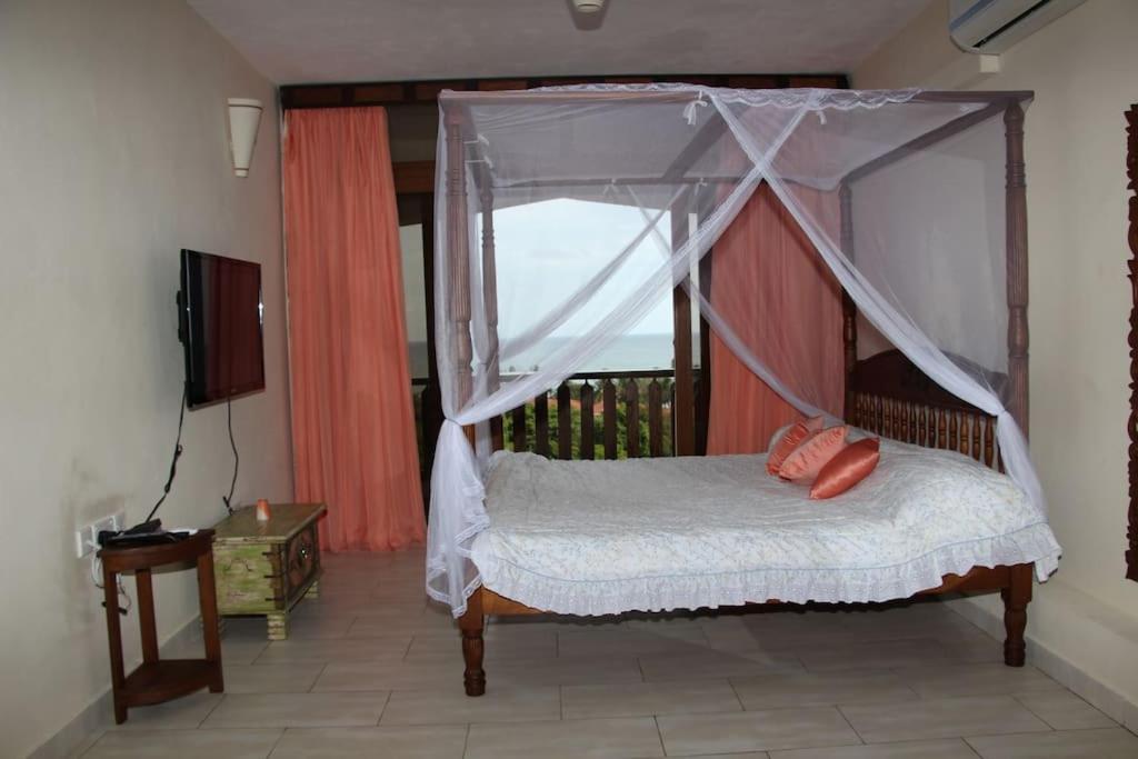 Daima Suites and Holiday Home