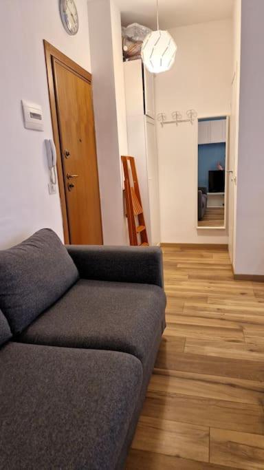 Monolocale Blu Studio Flat - Fondazione Prada, IEO, Duomo 15 minuti