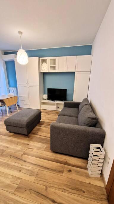Monolocale Blu Studio Flat - Fondazione Prada, IEO, Duomo 15 minuti