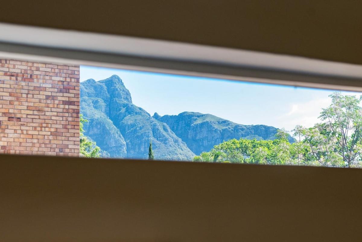 Three bedroom House in Newlands view 5