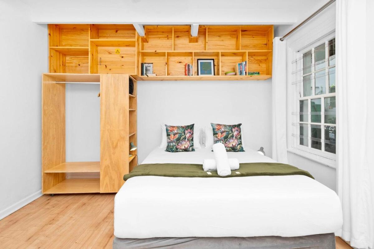 Three bedroom House in Newlands view 3