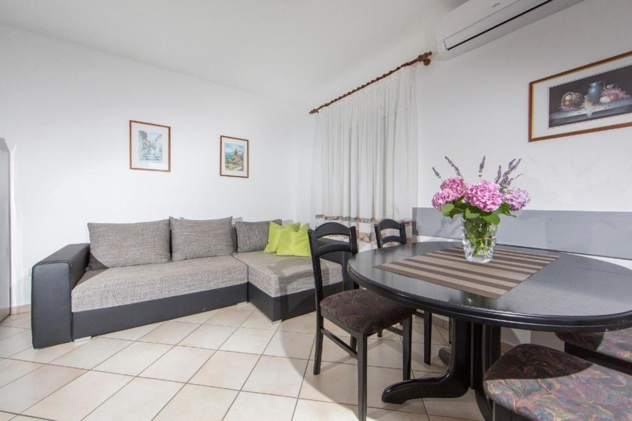 Apartment in Pjescana Uvala mit Gemeinschaftspool