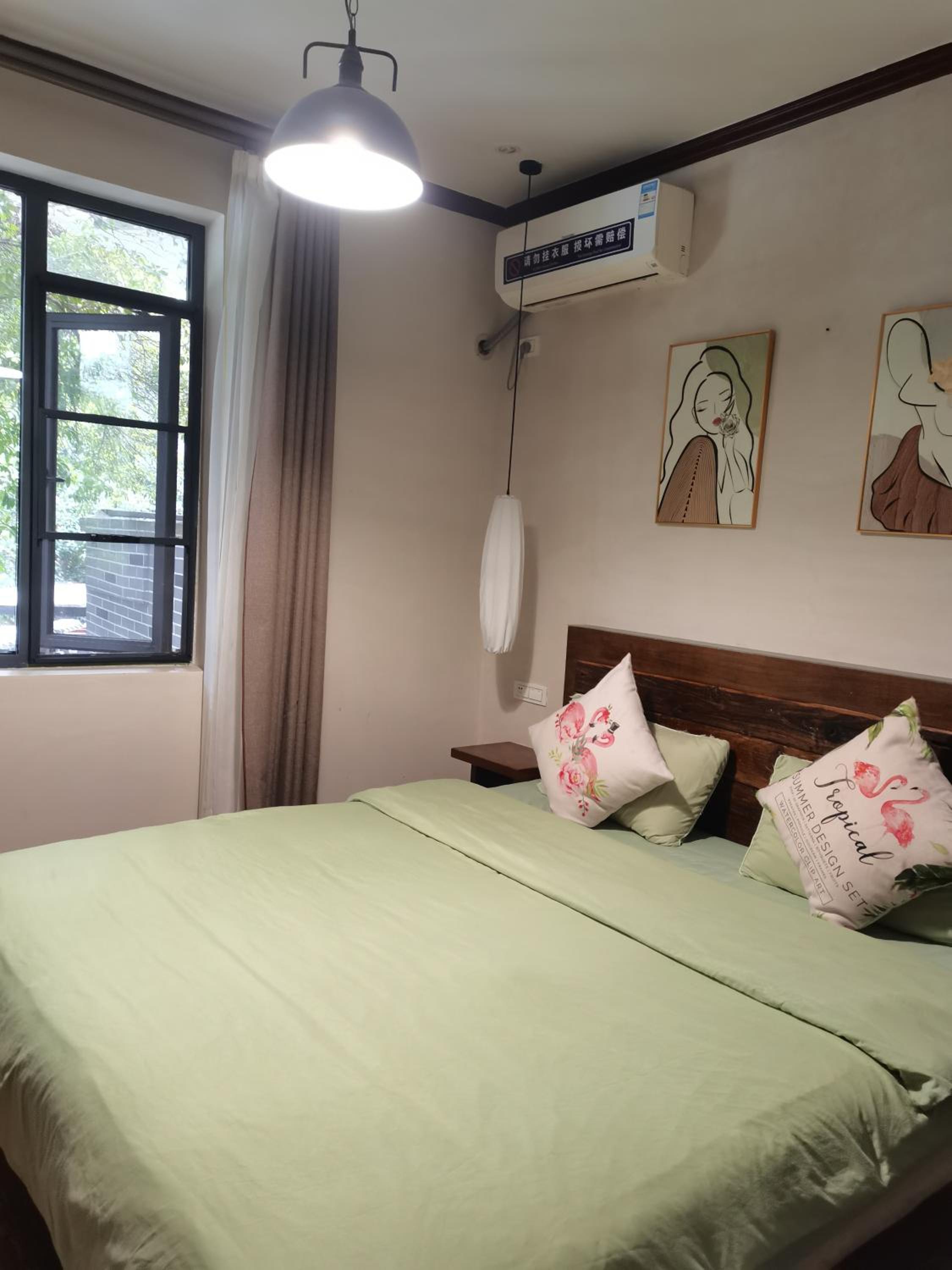 XiXi Lakeside Inn