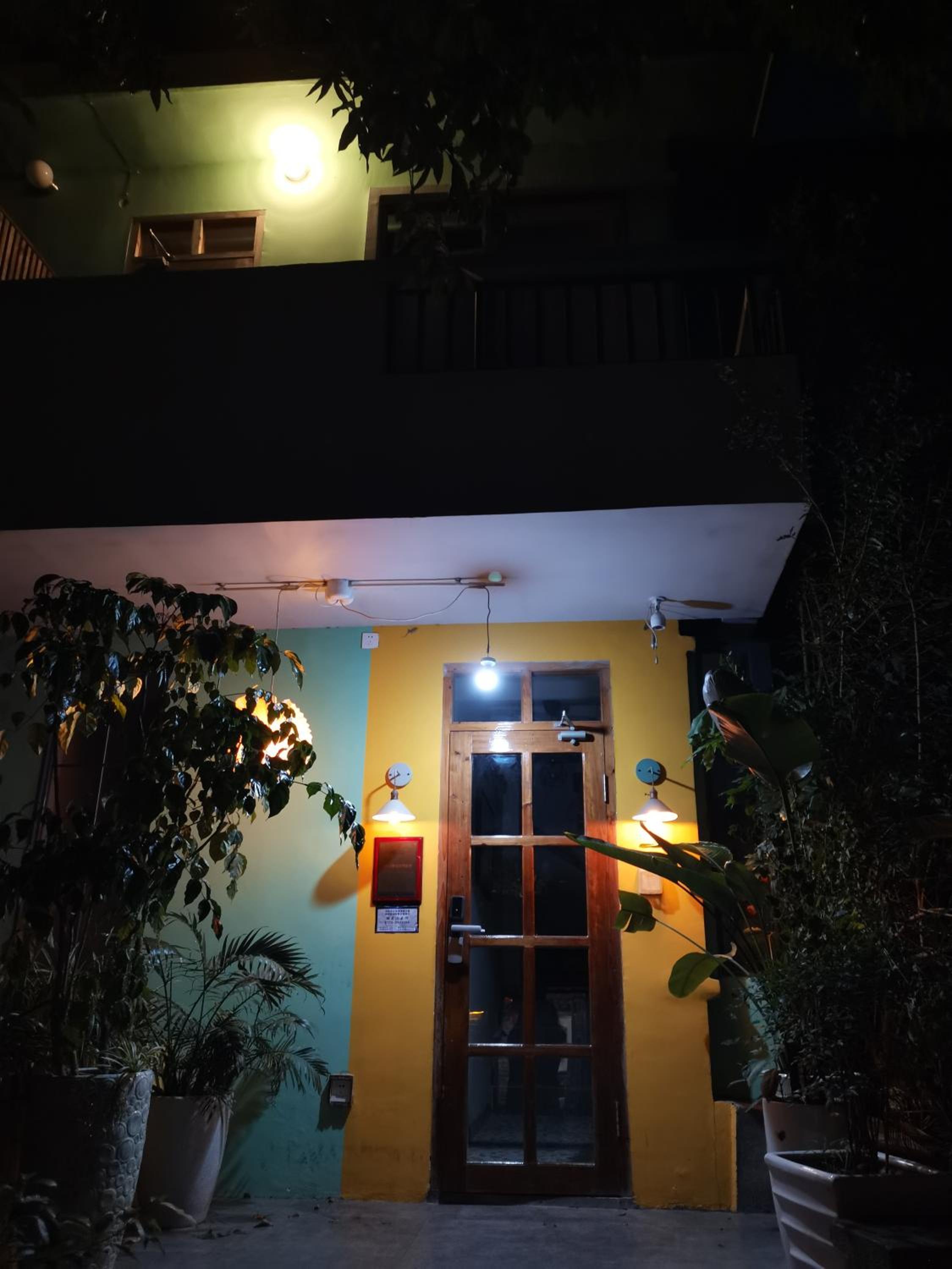 XiXi Lakeside Inn