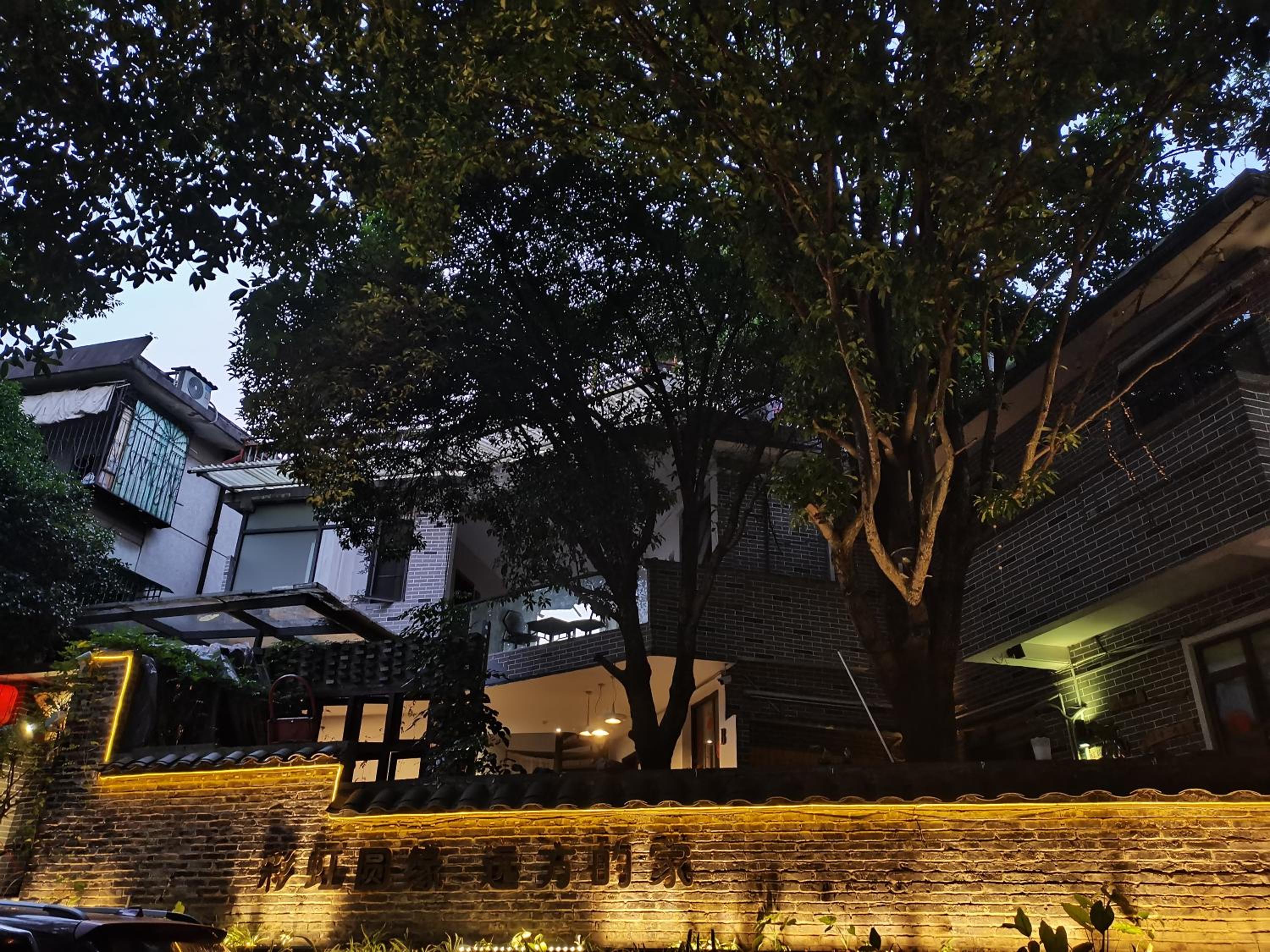 XiXi Lakeside Inn