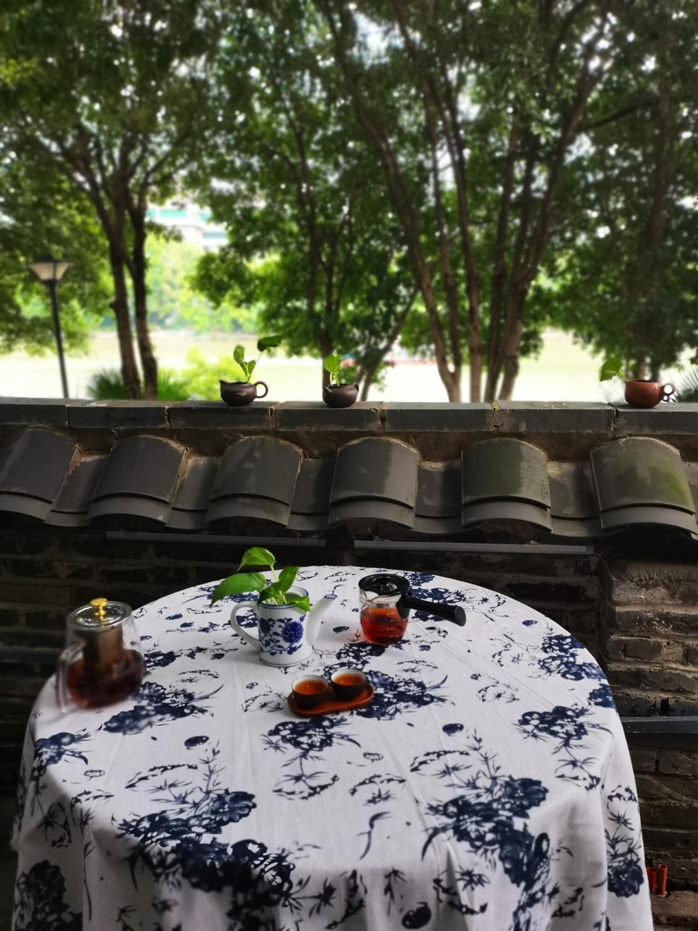 XiXi Lakeside Inn