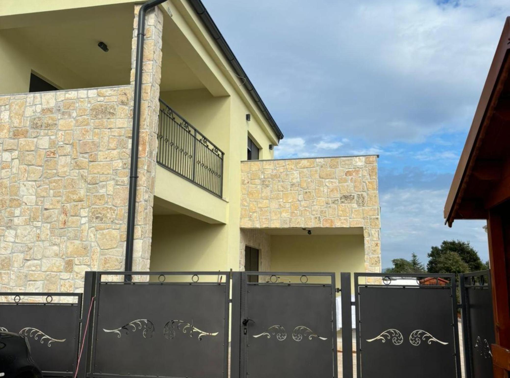 Holiday Homes Basilica view 5