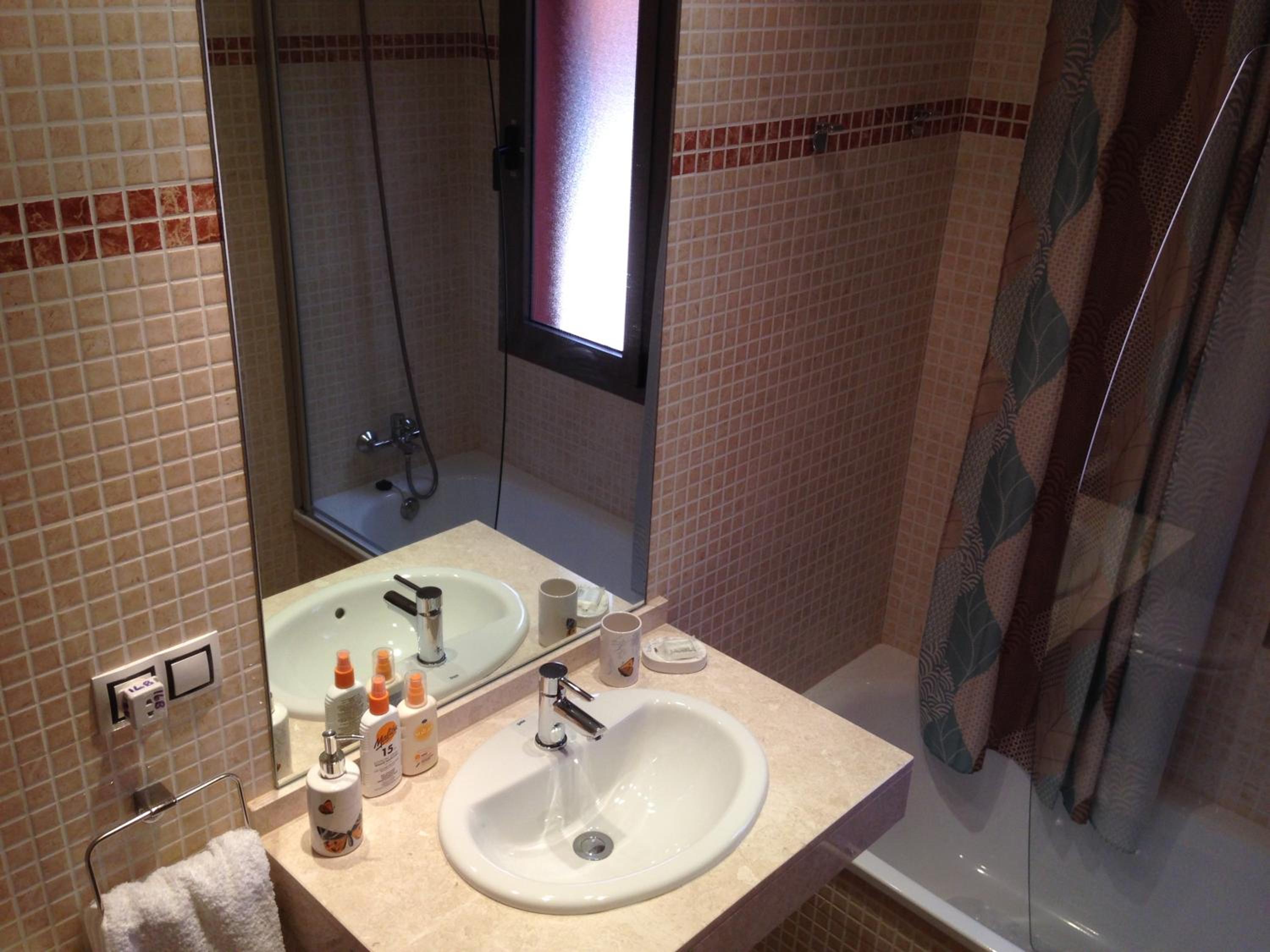 VV Registered Spacious Superb South facing apartment