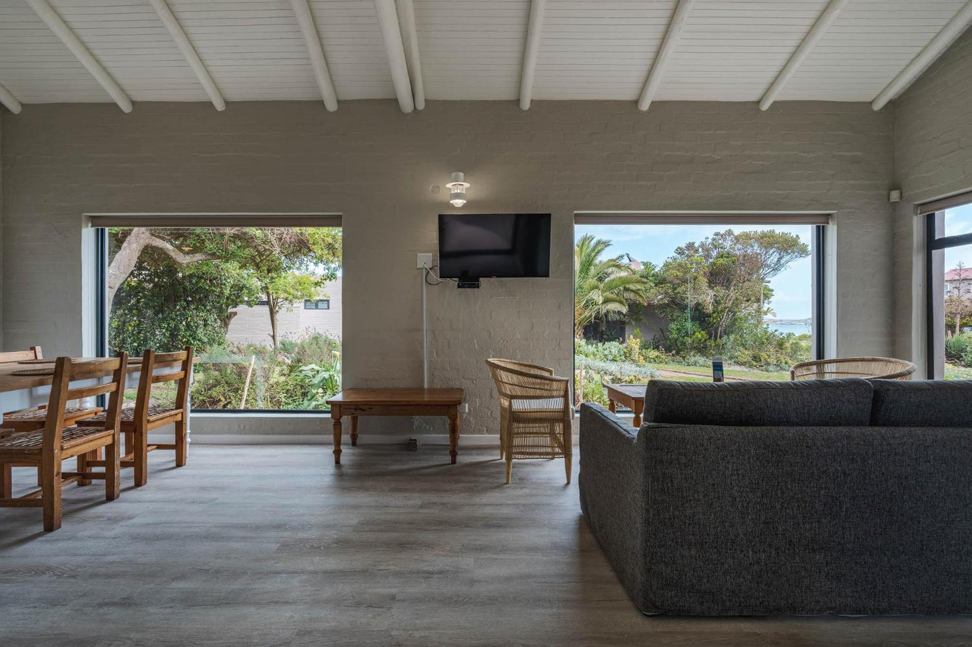 Blue Bay Lodge