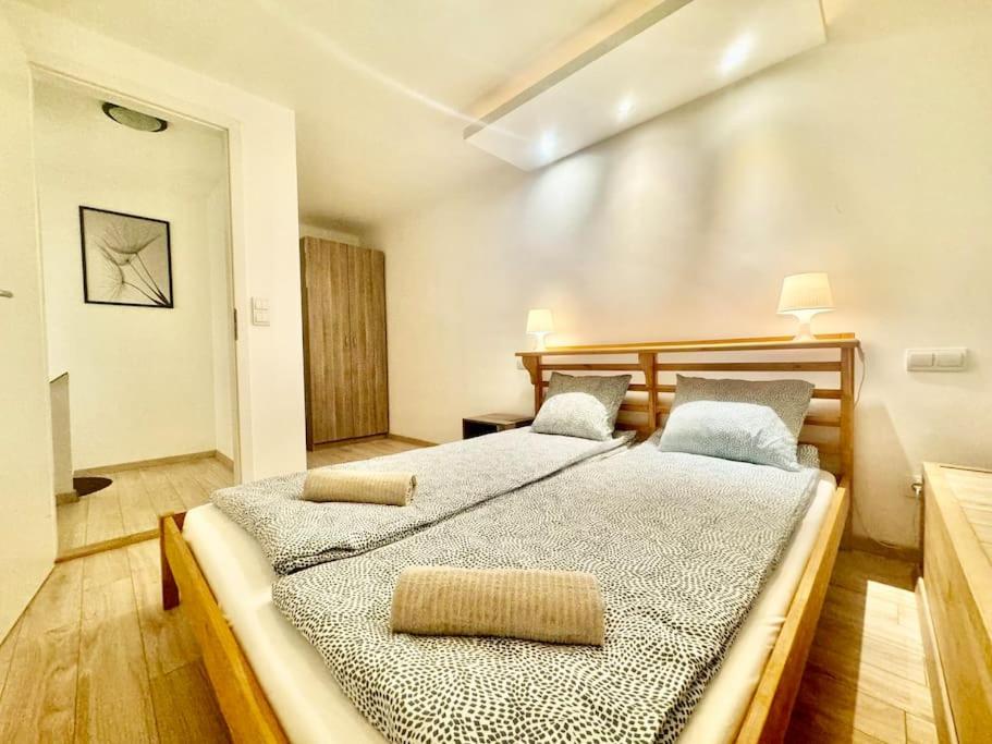 R8 Central 2BR Free Parking view 2