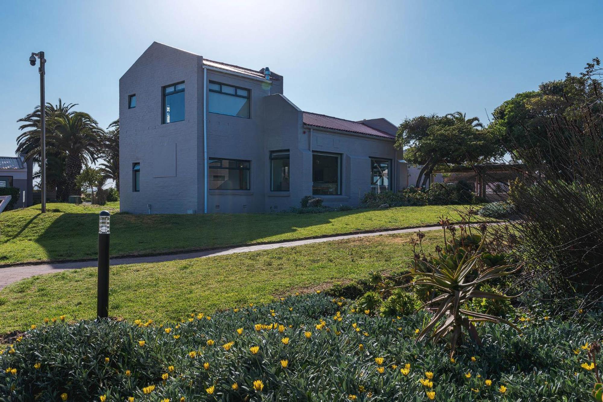 Blue Bay Lodge