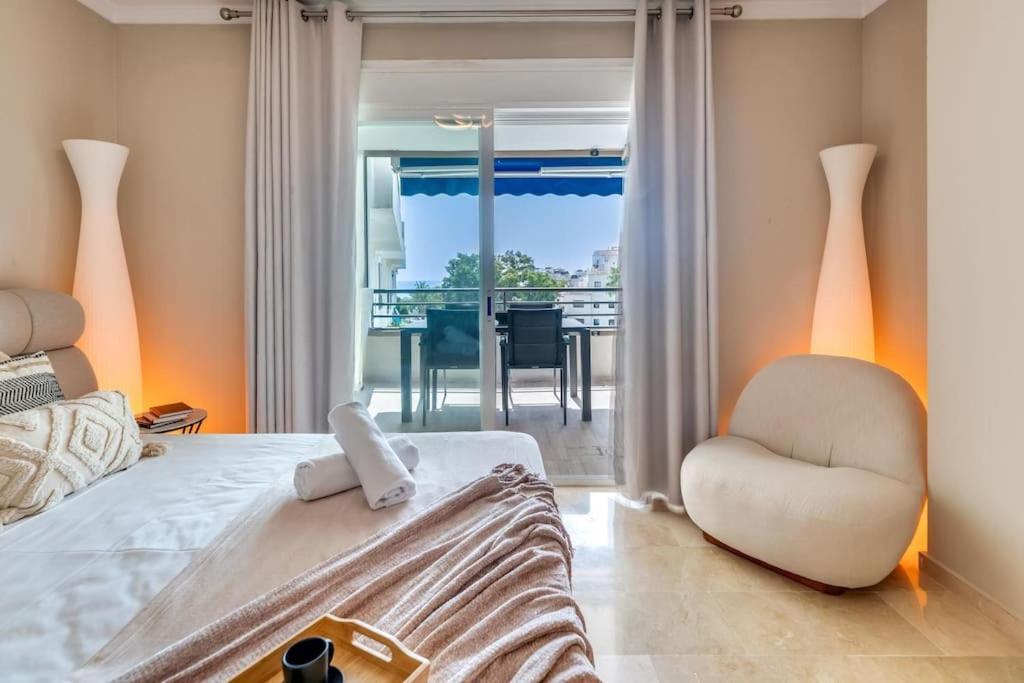 the diamond of banus with SEAVIEWS