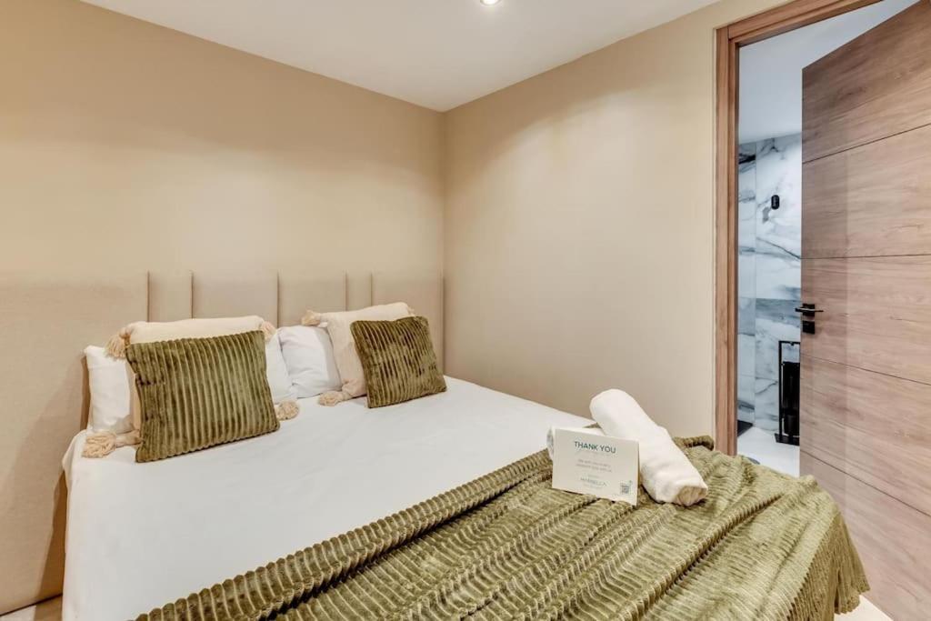 the diamond of banus with SEAVIEWS