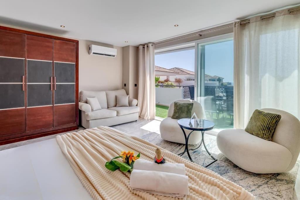 the diamond of banus with SEAVIEWS