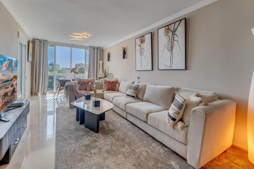 the diamond of banus with SEAVIEWS