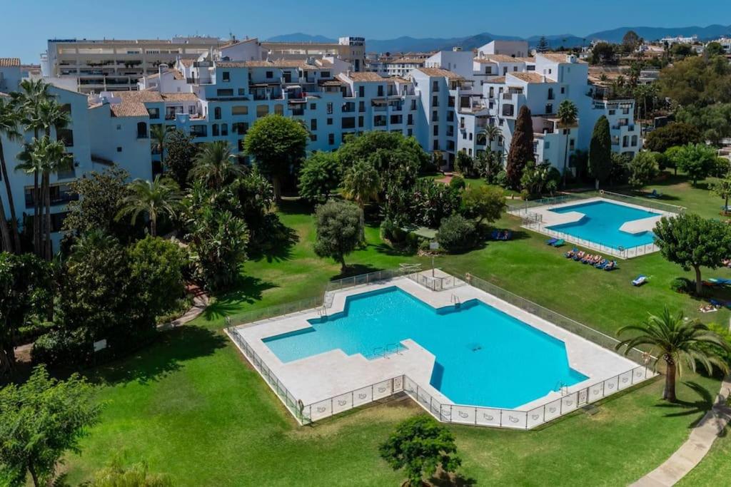 the diamond of banus with SEAVIEWS