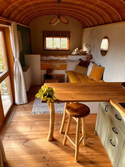 Roulotte en bois tout confort