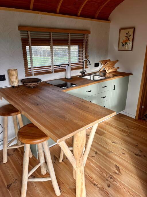 Roulotte en bois tout confort