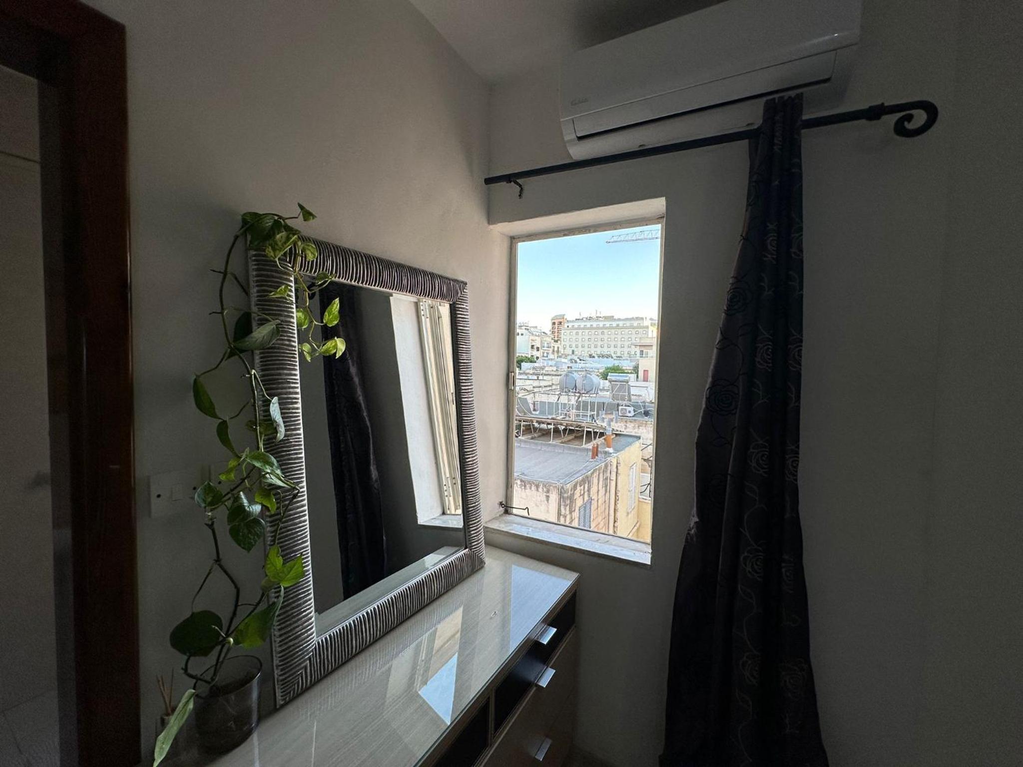 F6 Apartment near the Beach in Sliema view 5
