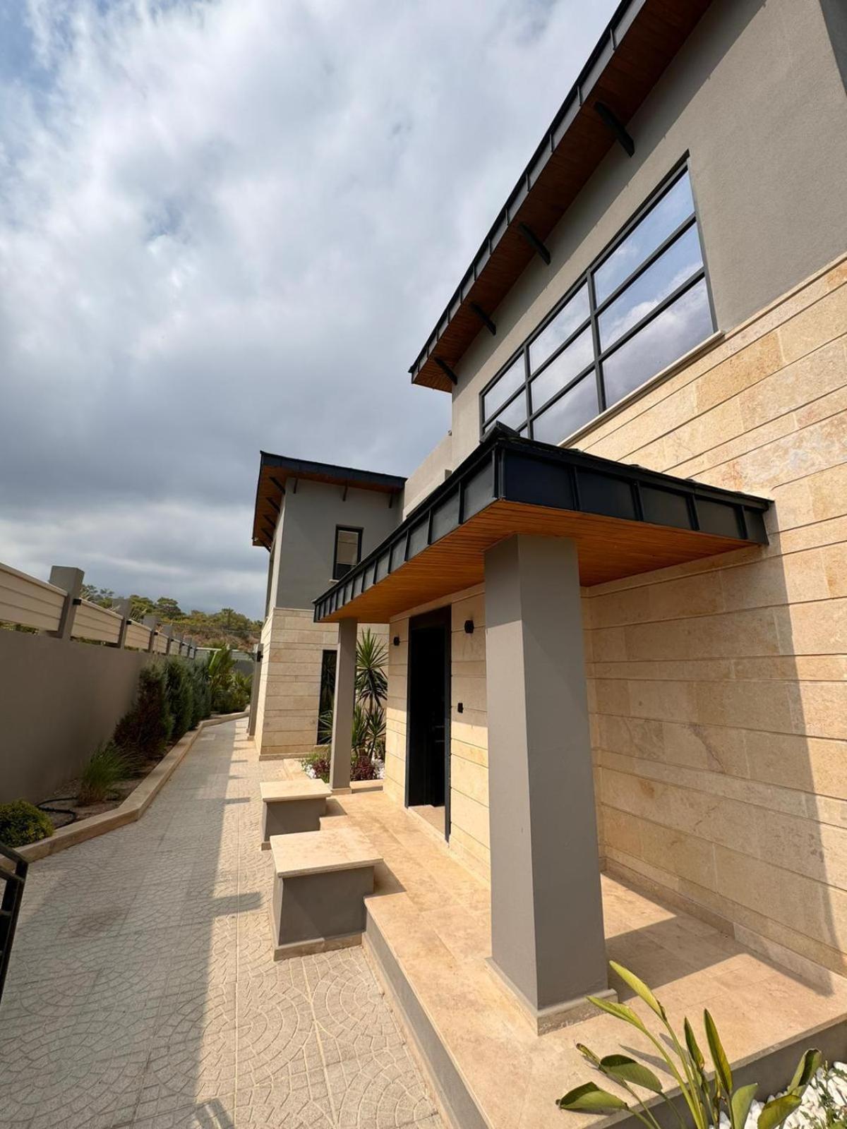 Suat Houses