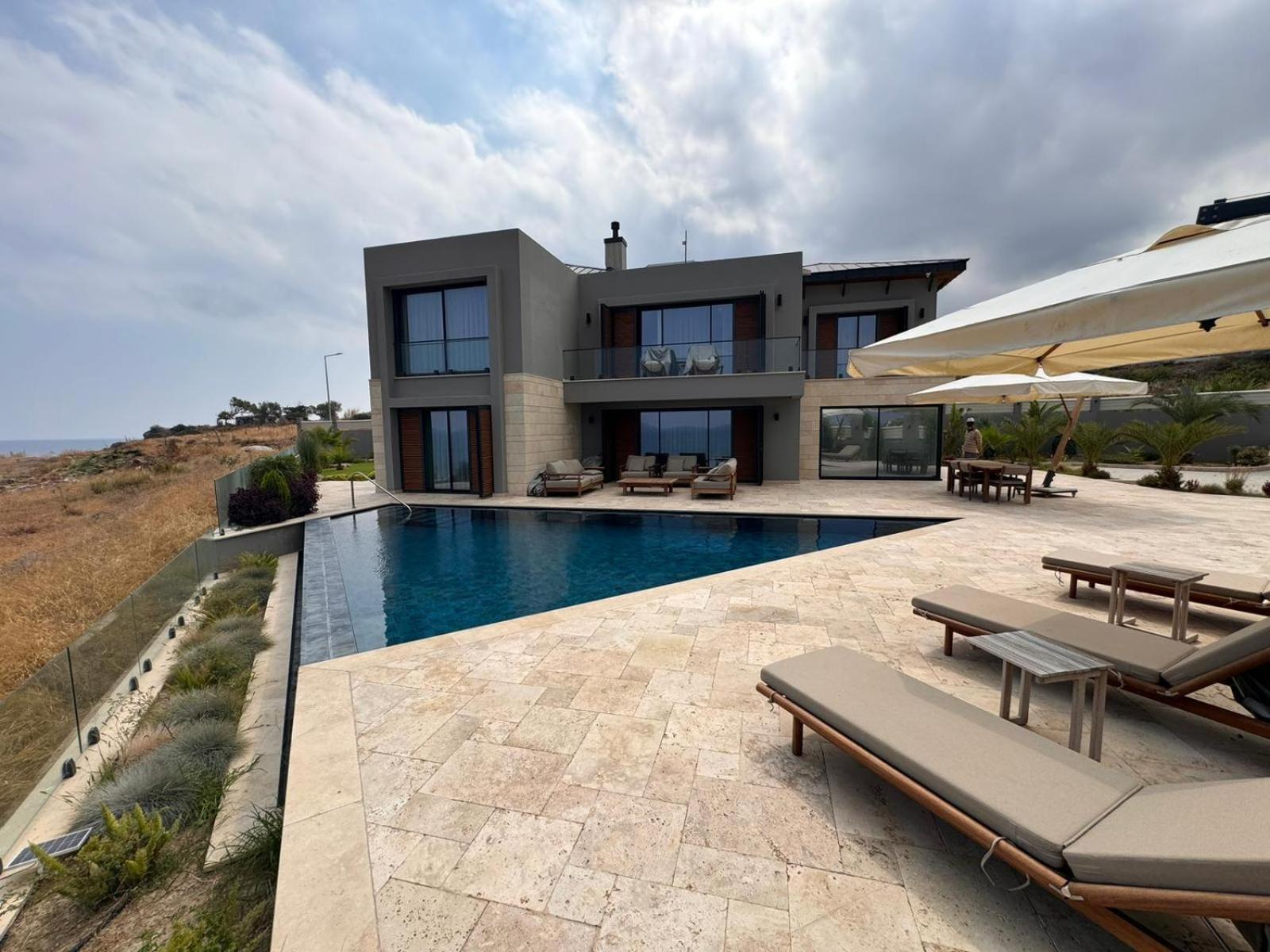 Suat Houses