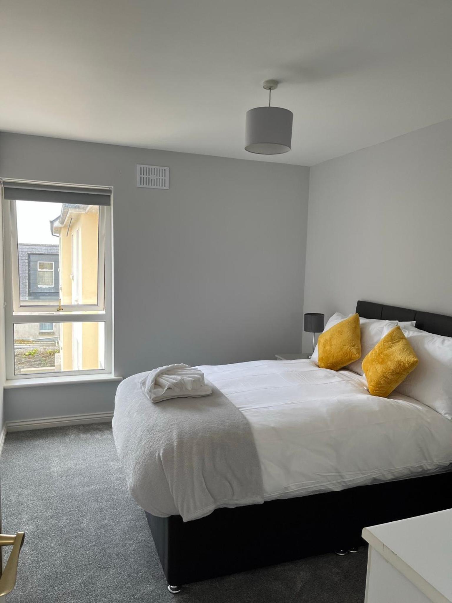 Modern City Centre 3 Bedroom House view 2