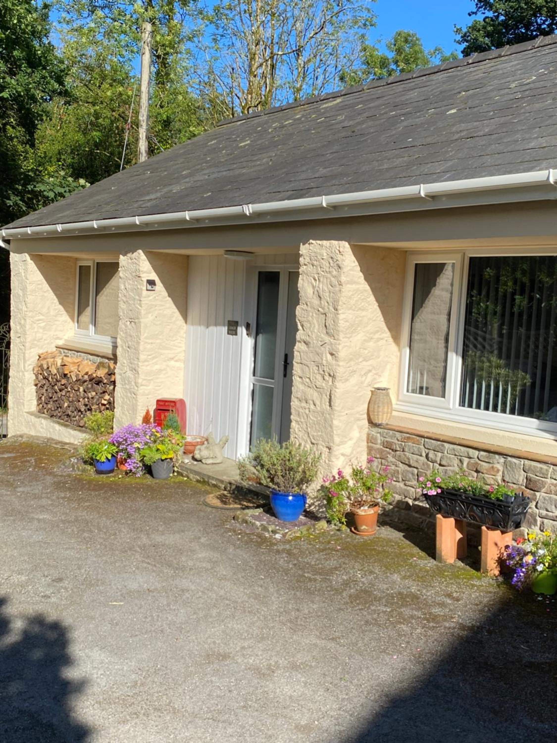 Beautiful renovated former coach house view 4